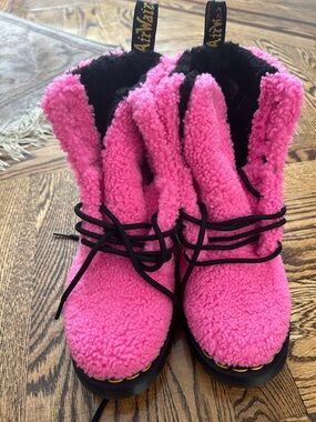 Dr Martens Pascal Faux Shearling Pink BLACK Lux Borg Boots Women’s SIZE 6 Shoes